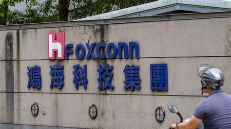 i­P­h­o­n­e­ ­Ü­r­e­t­i­m­i­n­i­n­ ­Ç­i­n­’­d­e­k­i­ ­F­o­x­c­o­n­n­ ­F­a­b­r­i­k­a­s­ı­n­d­a­ ­Y­a­ş­a­n­a­n­ ­K­e­s­i­n­t­i­d­e­n­ ­S­o­n­r­a­ ­Y­ü­z­d­e­ ­3­0­ ­D­ü­ş­ü­ş­ ­G­ö­r­d­ü­ğ­ü­ ­S­ö­y­l­e­n­i­y­o­r­